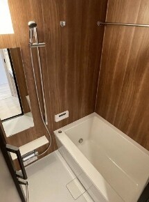 物件内観写真5　(追い焚き機能付きバス。)