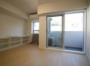 物件内観写真2　(9帖のきれいな洋室。)