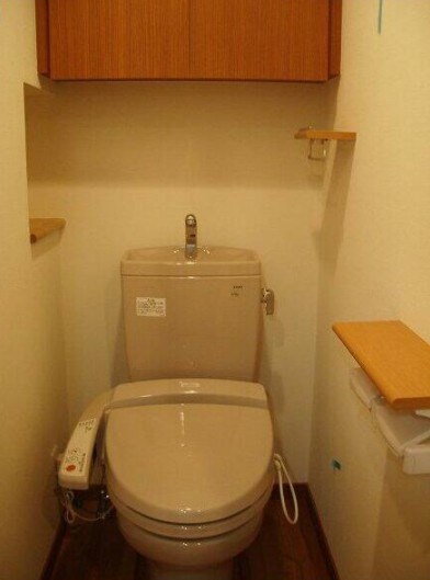 物件内観写真6　(温水洗浄便座。)