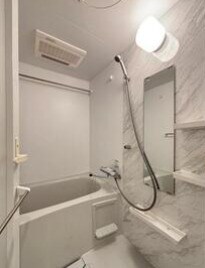 物件内観写真4　(浴室乾燥機付きバス。)