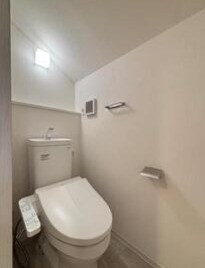 物件内観写真5　(温水洗浄便座。)