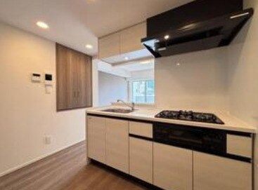 物件内観写真3　(システムキッチン。)