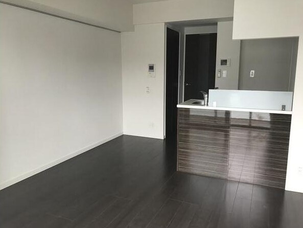 物件内観写真4　(8.9帖のきれいな洋室。)