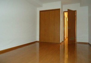 物件内観写真2　(明るい洋室！)