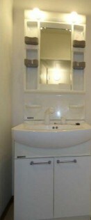 物件内観写真6　(嬉しい独立洗面台付き。)