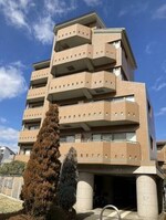 鉄筋コンクリート造のがっちりとした建物。