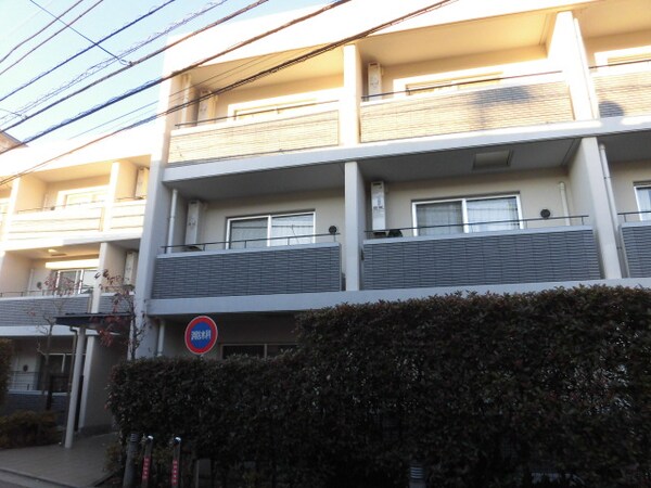 外観(鉄筋コンクリート造のがっちりとした建物。)