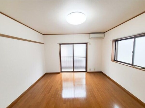 居室(8.0帖のきれいな洋室。)