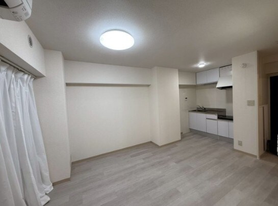 物件内観写真4　(9.0帖のきれいなLDK。)