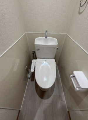 物件内観写真6　(温水洗浄便座。)