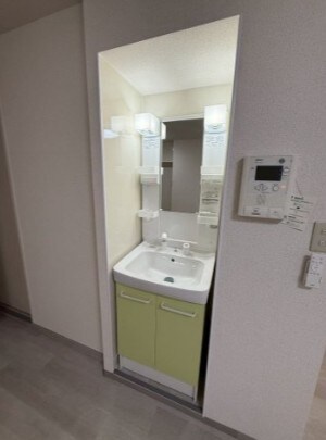 物件内観写真7　(嬉しい独立洗面台付き。)