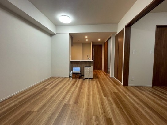 物件内観写真2　(12.9帖のきれいなLDK。)