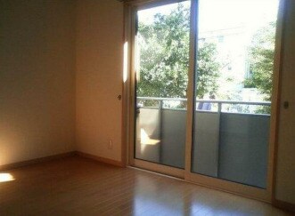 物件内観写真2　(明るい洋室！)