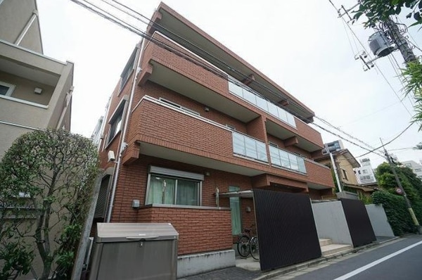 外観(鉄筋コンクリート造のがっちりとした建物。)
