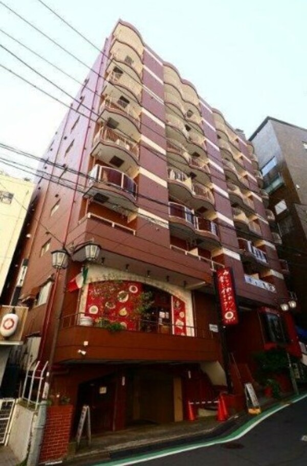 外観(鉄骨鉄筋コンクリート造のがっちりとした建物。)