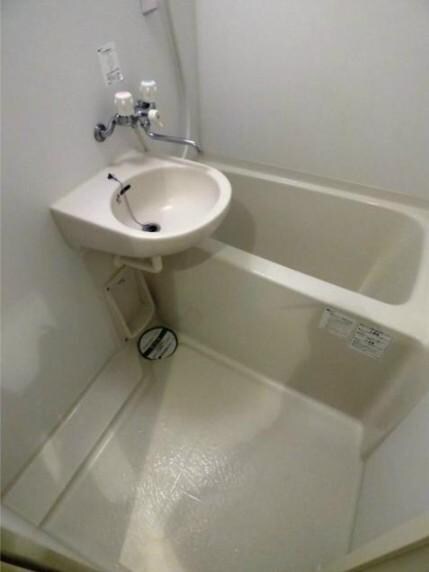 物件内観写真5　(バストイレ別！)