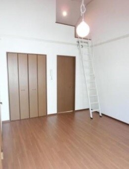 物件内観写真3　(明るい洋室！)