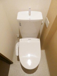 物件内観写真5　(温水洗浄便座。)