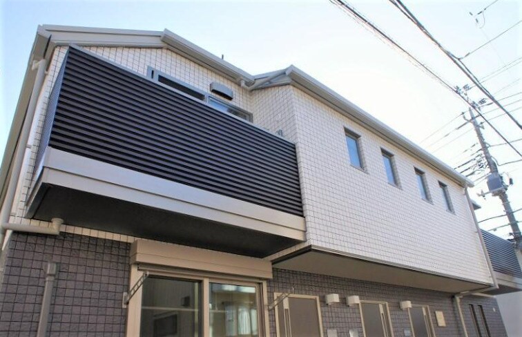 物件外観写真1　(落ち着いた雰囲気。)