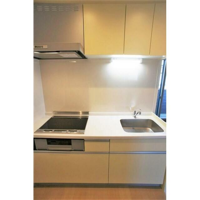 物件内観写真4　(IHクッキングヒーター。)