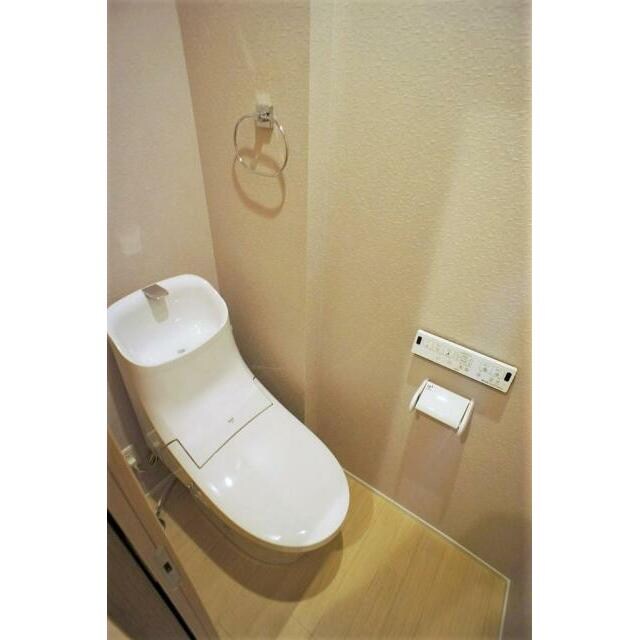 物件内観写真6　(温水洗浄便座。)