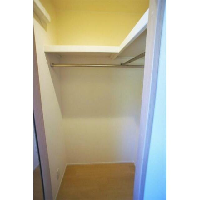 物件内観写真8　(ウォークインクローゼット完備。)