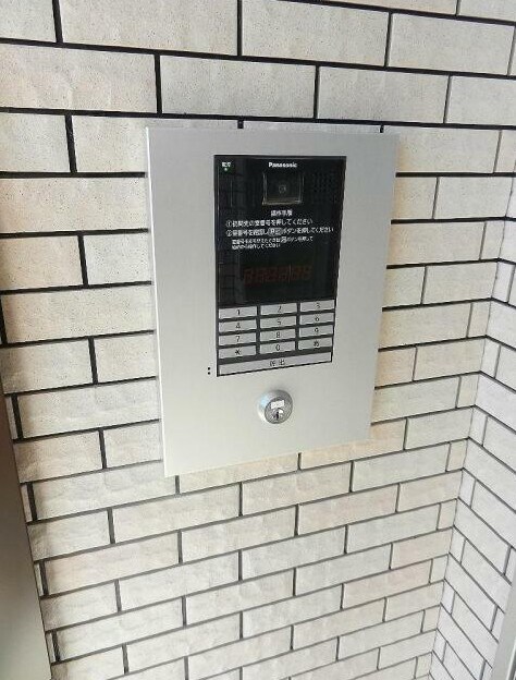 物件内観写真4　(モニター付きオートロックで防犯面も安心です！)