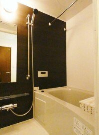 物件内観写真6　(追い焚き機能、浴室乾燥機付きバス。)