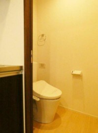 物件内観写真8　(温水洗浄便座。)