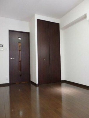 物件内観写真3　(きれいなフローリング。)