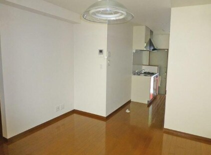 物件内観写真2　(明るい洋室！)