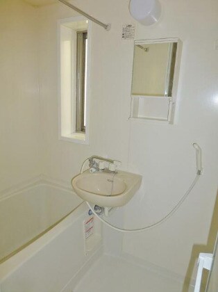 物件内観写真4　(浴室乾燥機付きバス。)