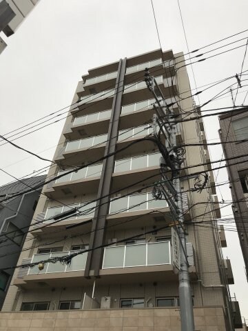 物件外観写真1　(鉄筋コンクリート造のマンション。)
