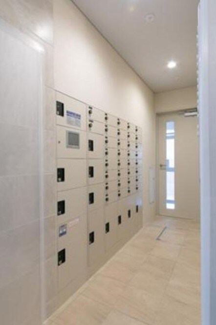 物件内観写真11　(宅配ボックス完備。)