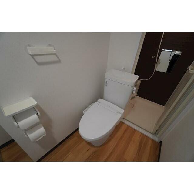 物件内観写真6　(温水洗浄便座。)