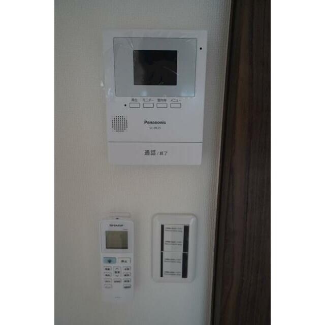 物件内観写真8　(モニター付きインターホンで防犯面も安心です！)