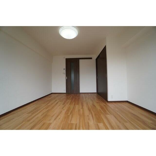 物件内観写真9　(きれいなフローリング。)