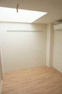 物件内観写真3　(明るい洋室！)