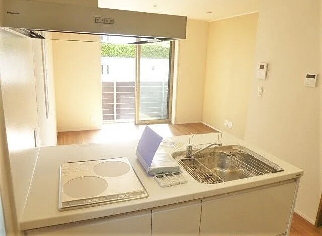 物件内観写真3　(IHクッキングヒーター。)