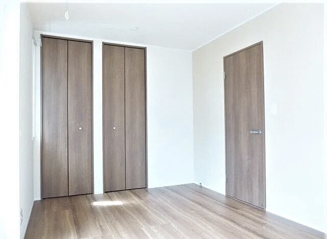 物件内観写真8　(きれいなフローリング。)