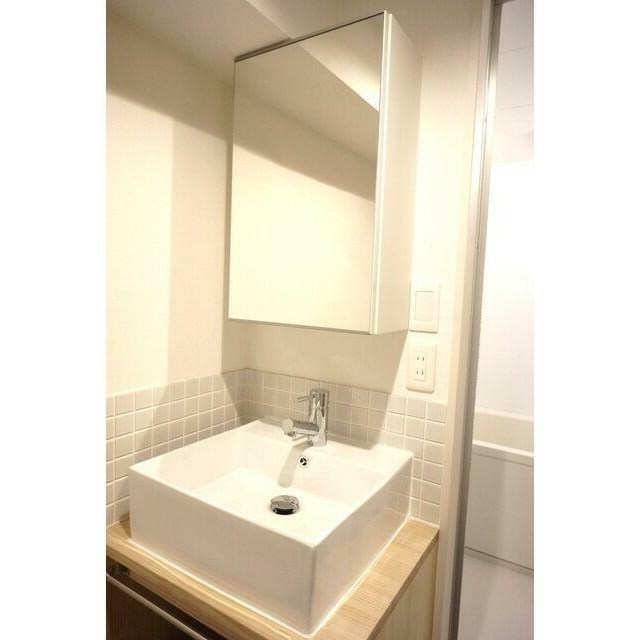 物件内観写真4　(嬉しい独立洗面台付き。)