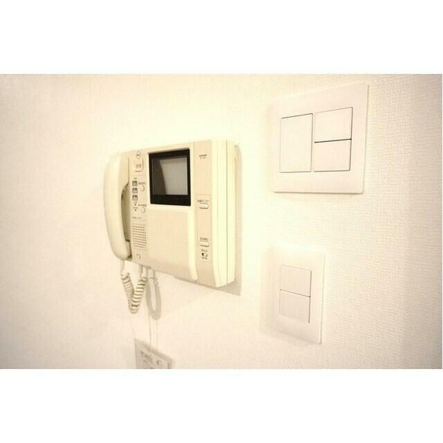 物件内観写真5　(モニター付きインターホンで防犯面も安心です！)