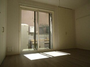 物件内観写真3　(明るい洋室！)