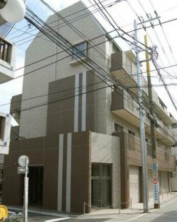 物件外観写真1　(鉄筋コンクリート造のがっちりとした建物。)