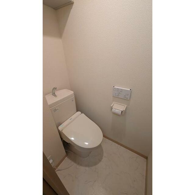 物件内観写真5　(温水洗浄便座。)