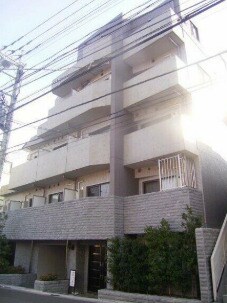 物件外観写真1　(落ち着いた雰囲気。)