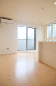 物件内観写真2　(明るい洋室！)