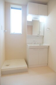 物件内観写真6　(嬉しい独立洗面台付き。)