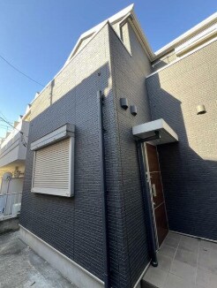 物件外観写真1　(落ち着いた雰囲気。)