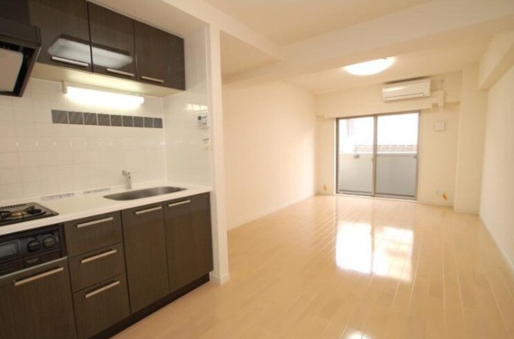 物件内観写真3　(明るい洋室！)